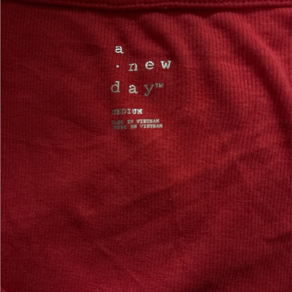 NWOT a new day Red Short Sleeve Women's Tee - Picture 3 of 4